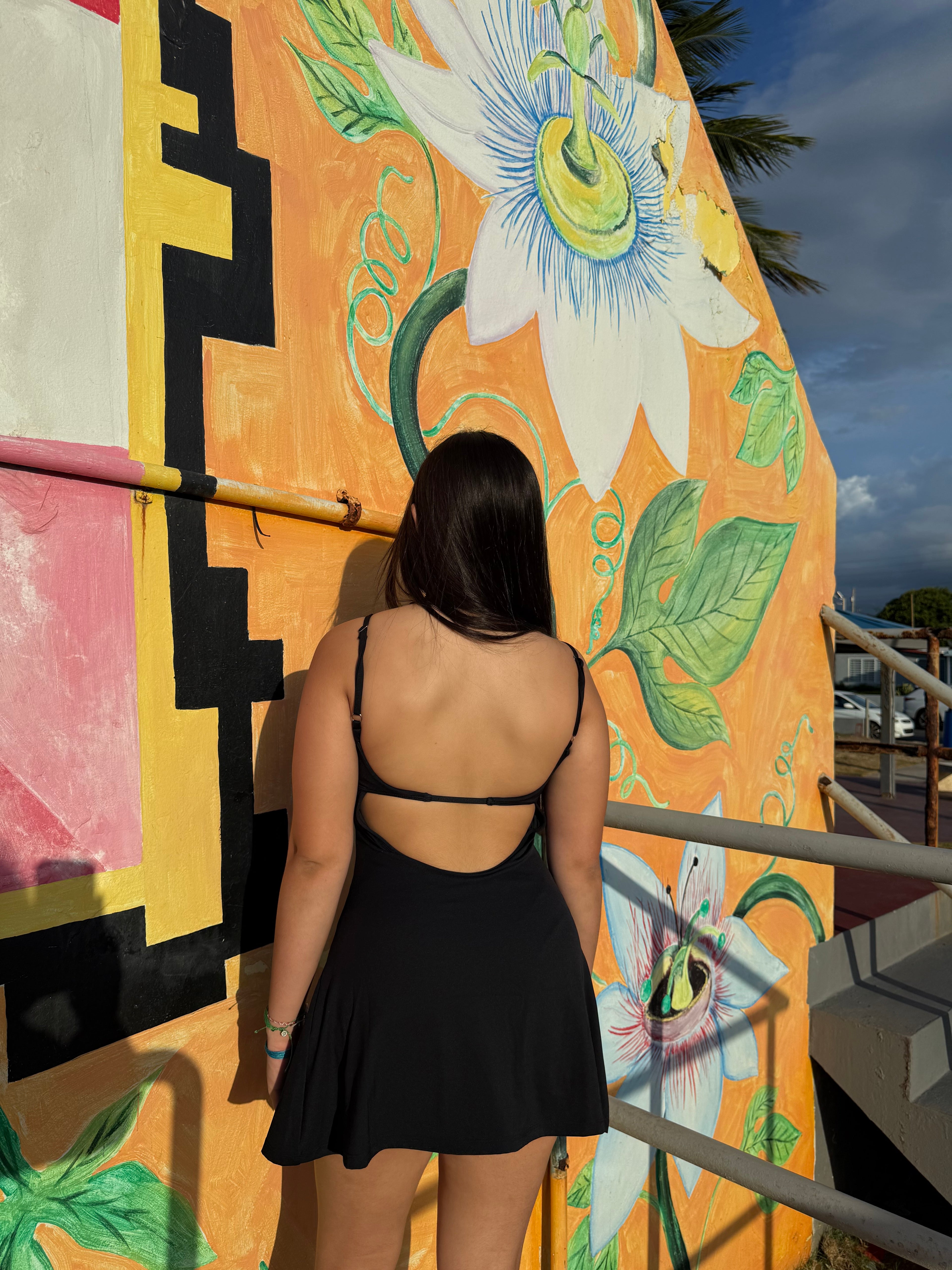 Elevate dress (Traje de la izquierda)