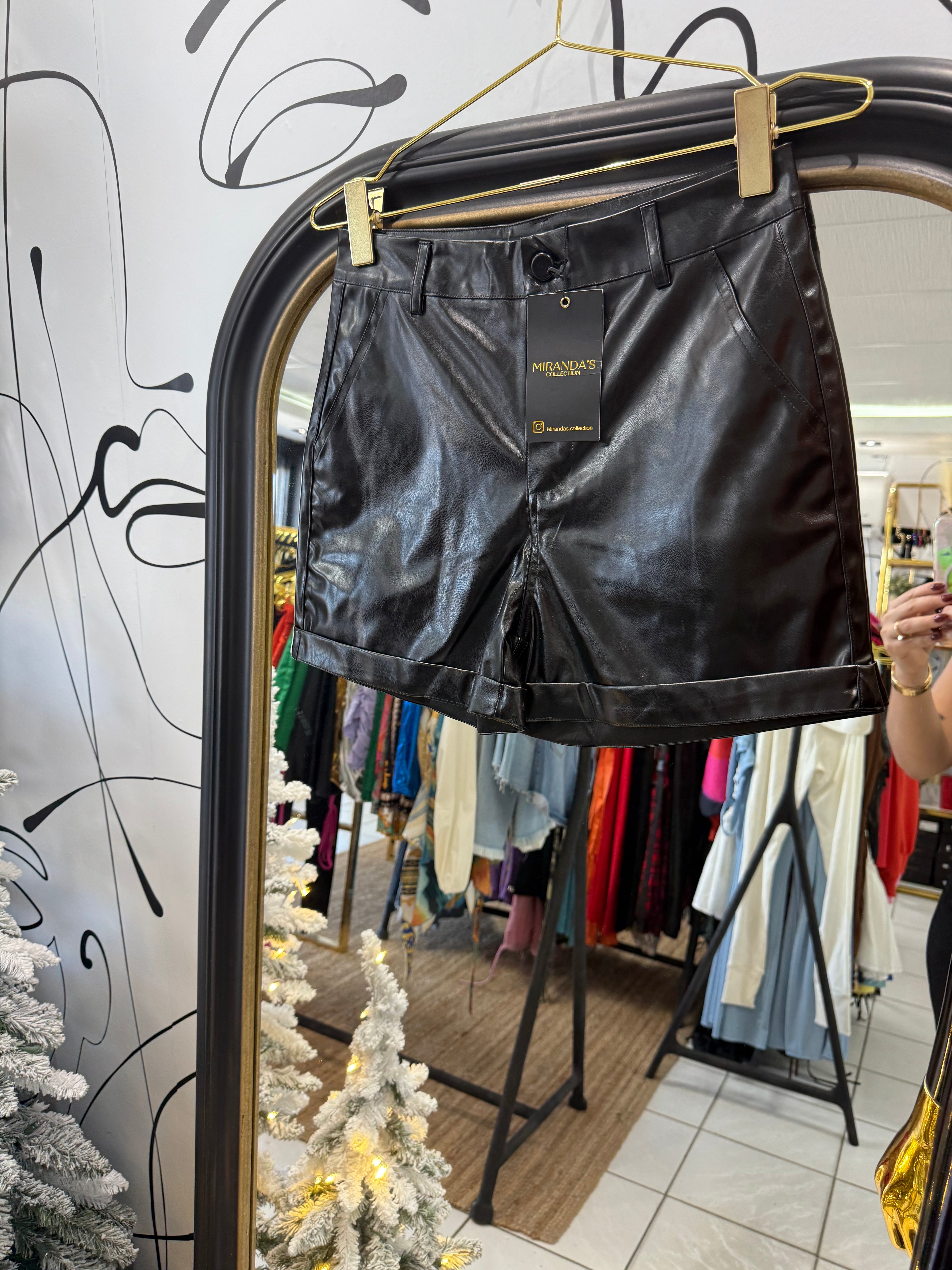 Leather corto