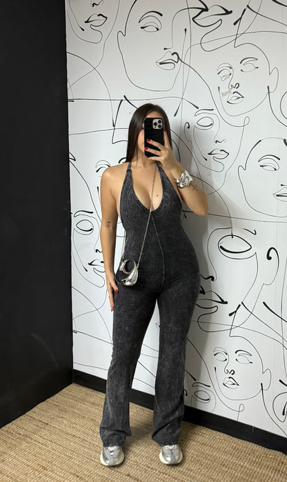 Jumpsuit espalda abierta tiene scruch