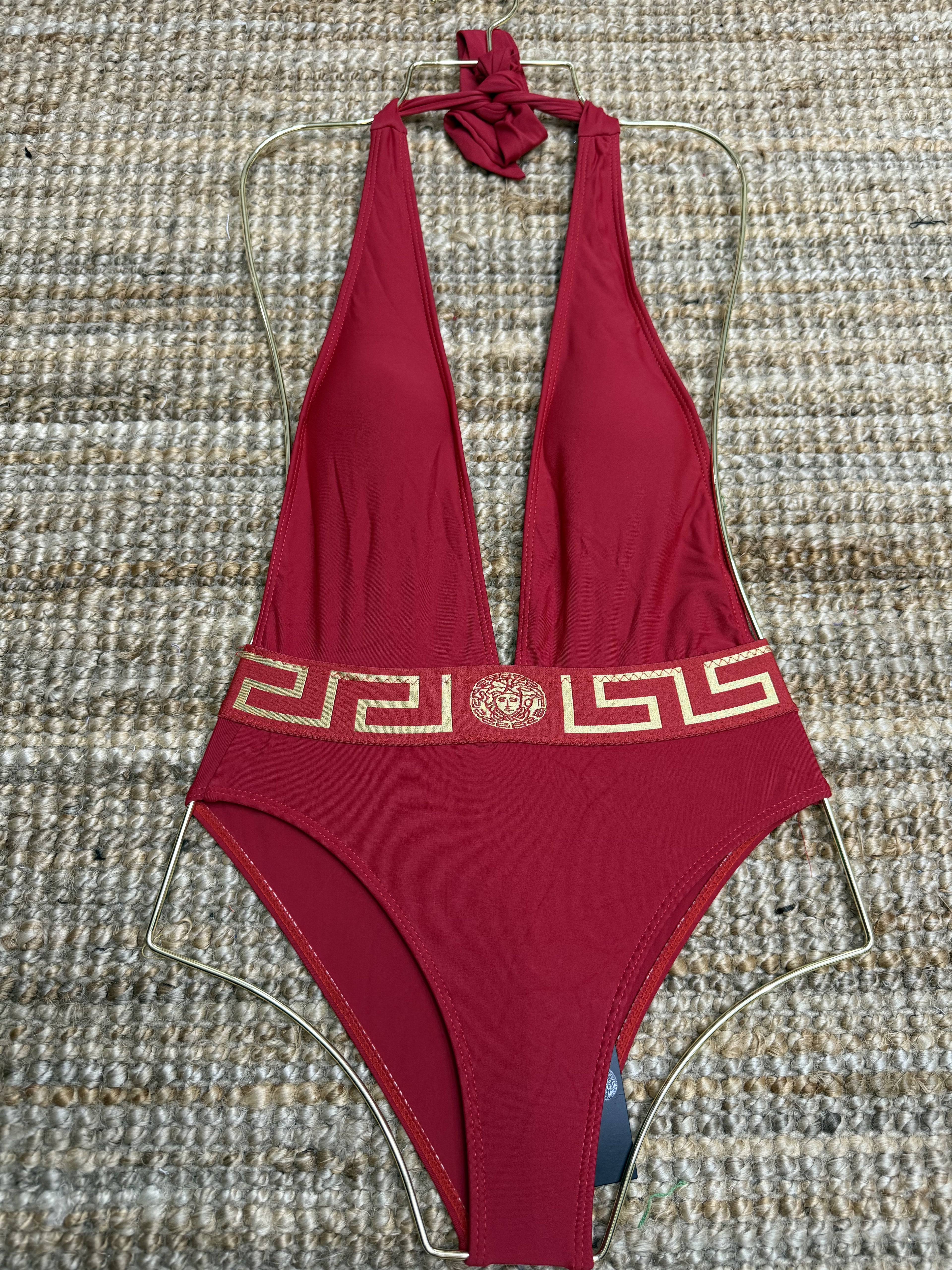 Versa rojo tiene copas